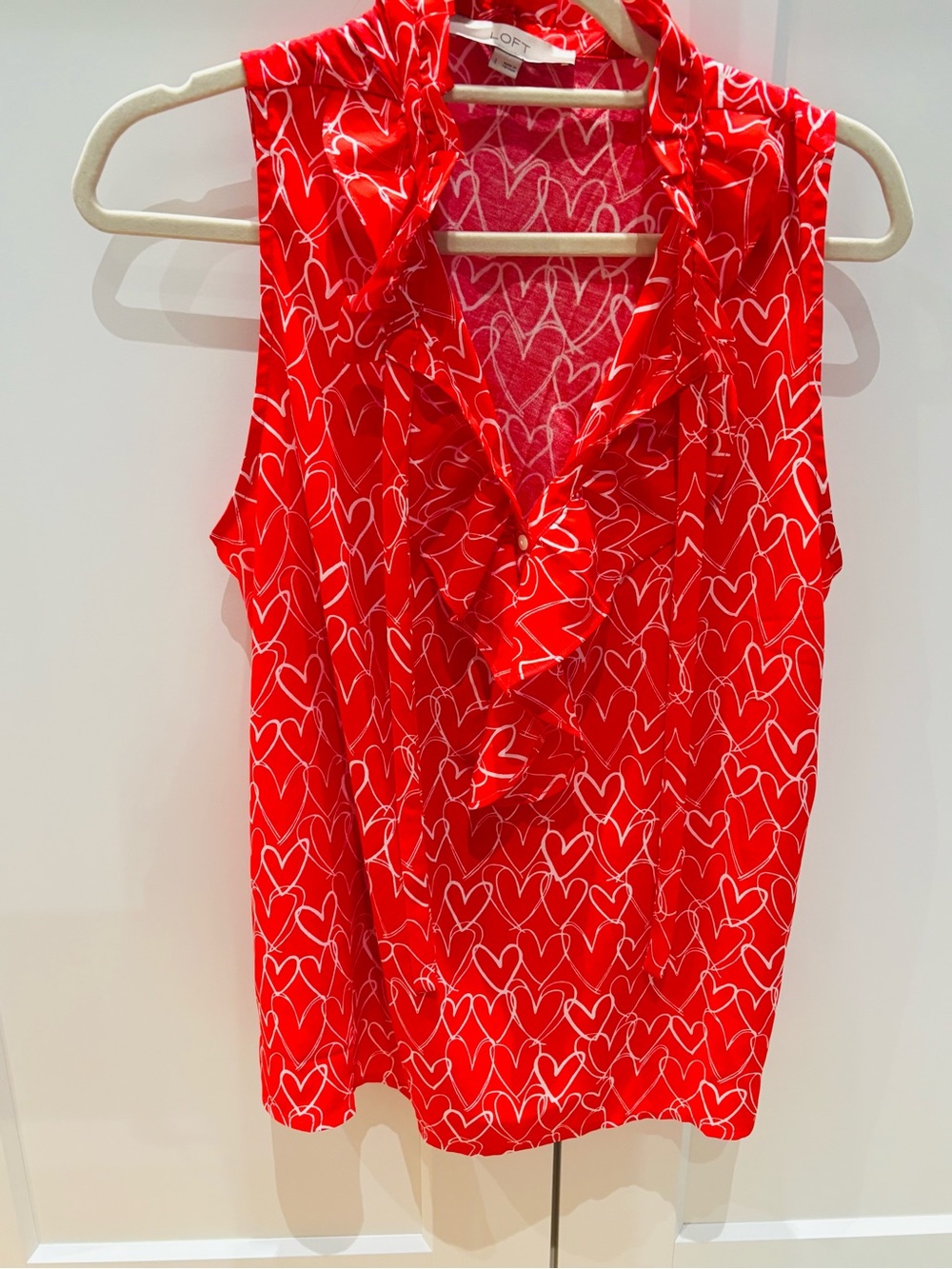 LOFT Red Sleeveless Ruffle V-Neck Heart Print Top